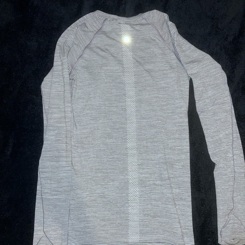 Swiftly Tech Long-Sleeve Shirt 2.0 size 6-